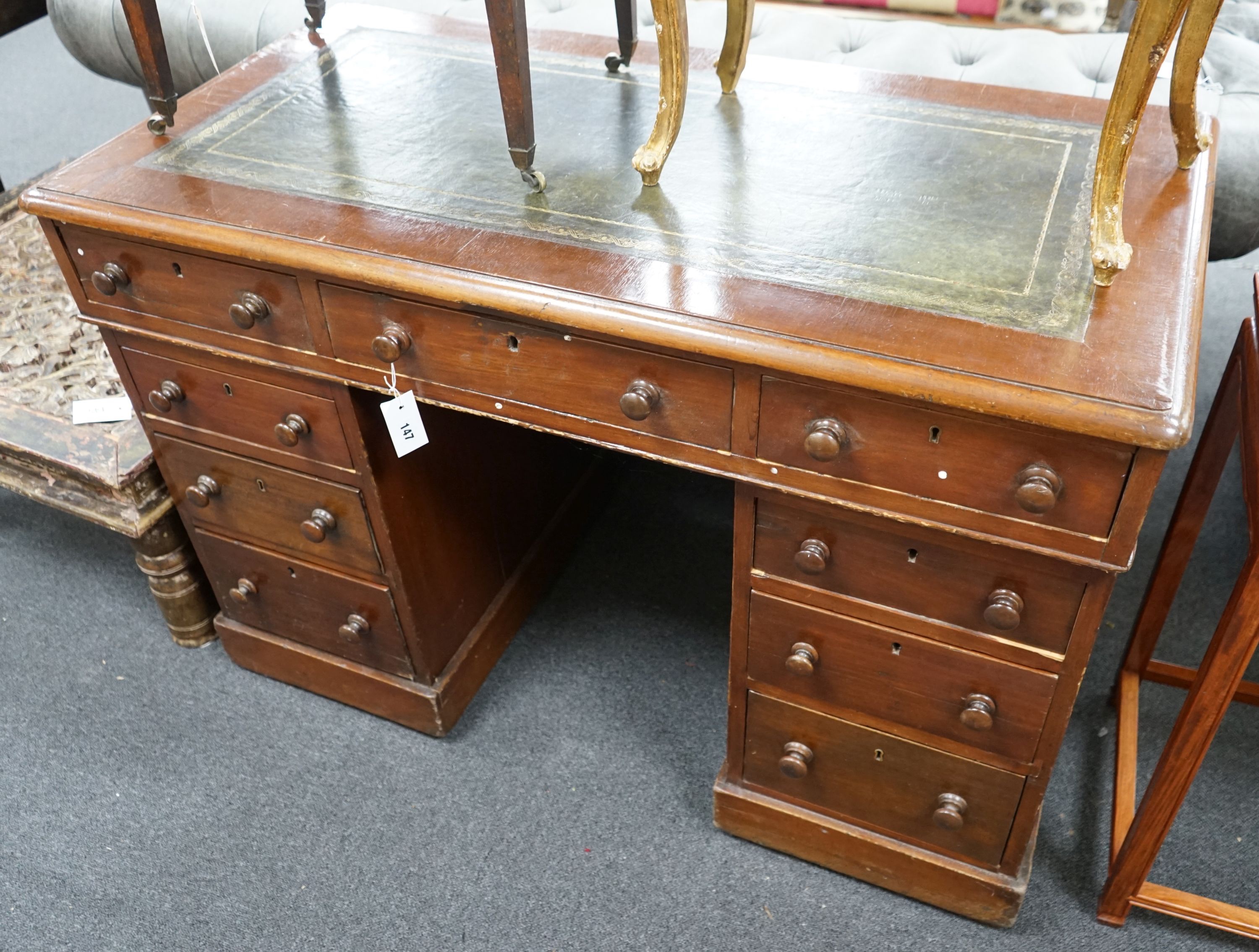 A Victorian mahogany pedestal desk, length 114cm, depth 60cm, height 78cm